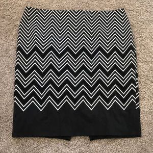 White House Black Market chevron pattern skirt, 14